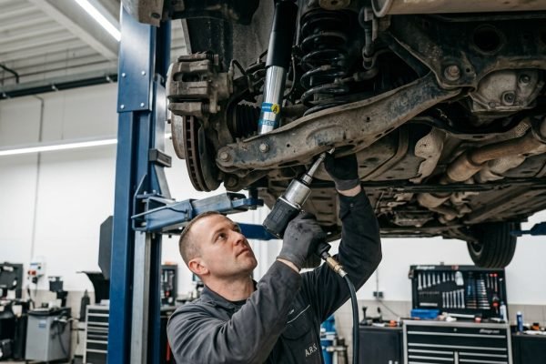 Arka Amortisör Değişimi - oto servis